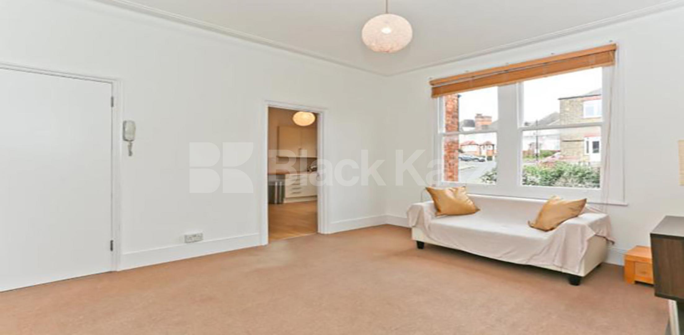			HUGE ONE BED IN WATERLOW PARK / ARCHWAY! , Studio Apartment, 1 bath, 1 reception Flat			 Whitehall Park, ARCHWAY 